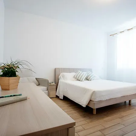 6venti Close To The Of Marina Di Modica,5 Minutes Walking Distance About